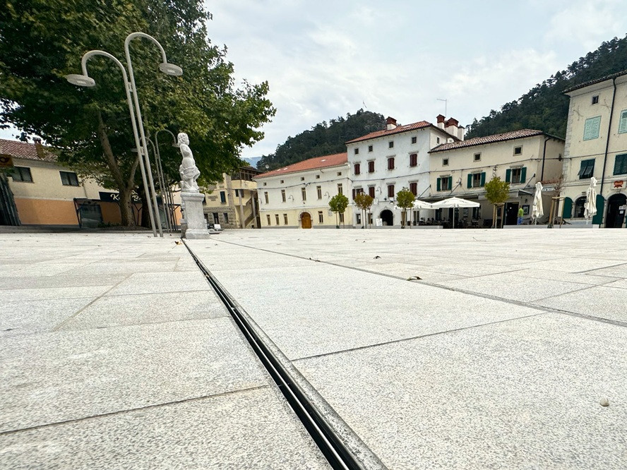 Vipava Glavni Trg 8