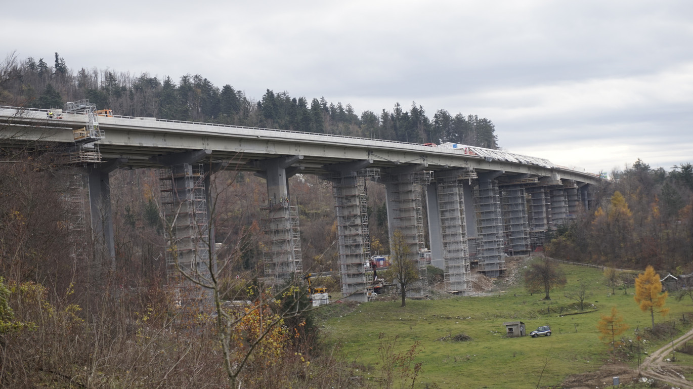 Viadukt Ravbarkomanda referenca