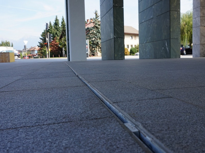 Kranj, Hranilnica LON referenca