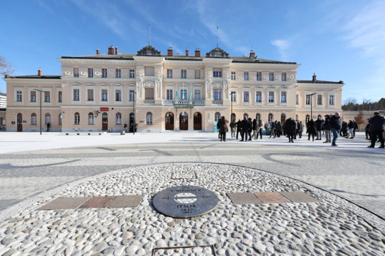 Nova Gorica  Trg Evropa  Zel. Postaja.jpg  11 