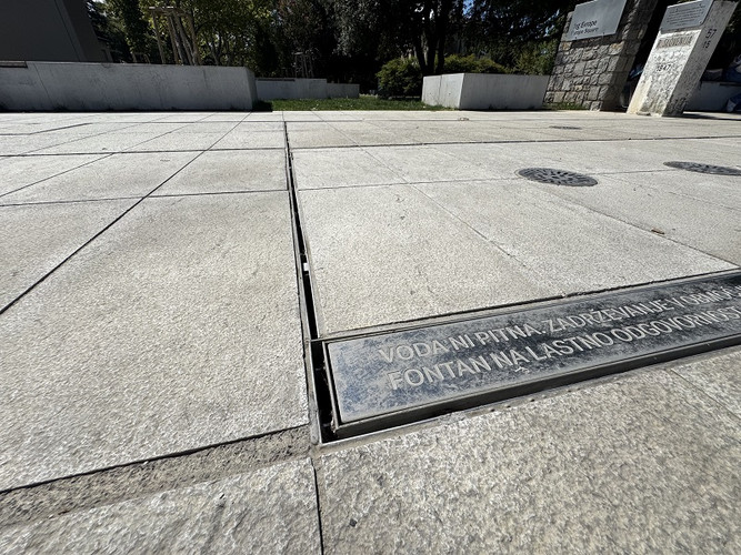 Nova Gorica  Trg Evropa  Zel. Postaja.jpg  6 