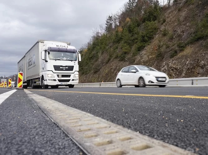 Viadukt Ravbarkomanda referenca